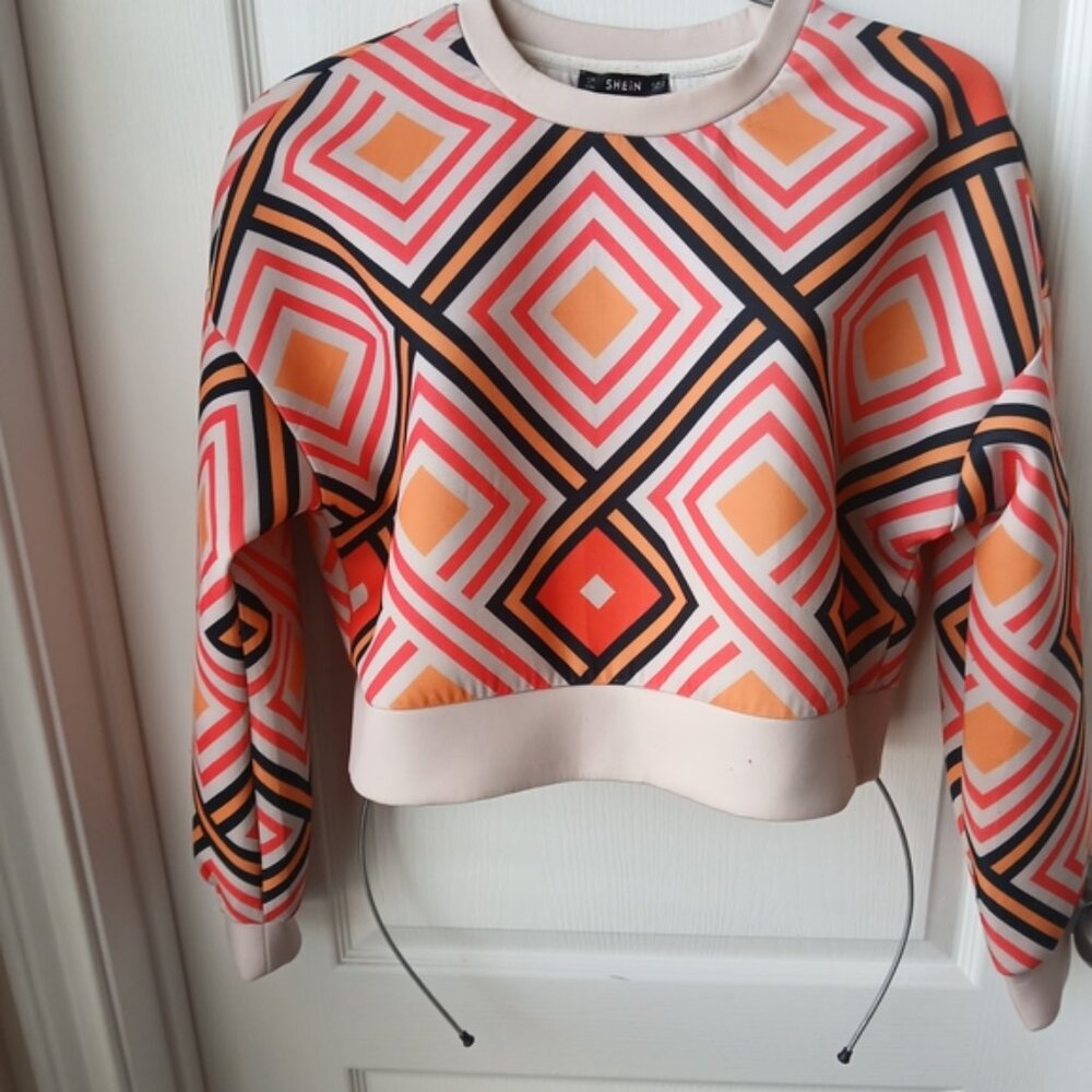 SHEIN Orange and Pink Graphic Crop